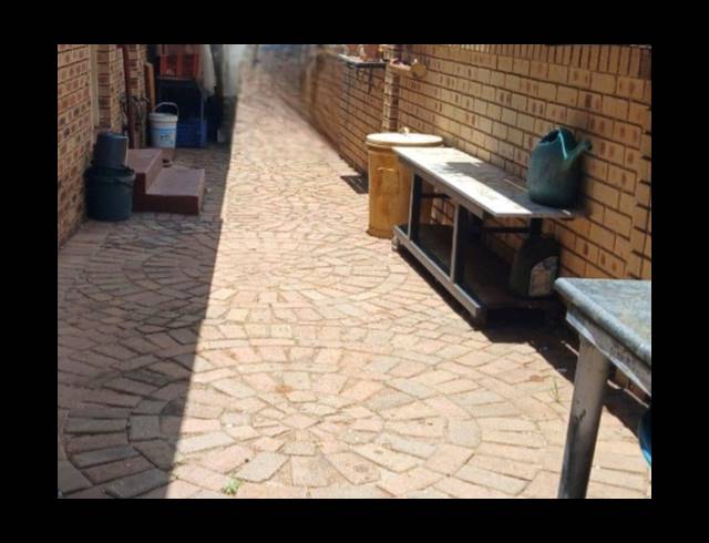 2 BEDROOM TOWNHOUSE FOR SALE IN RANDPOORT